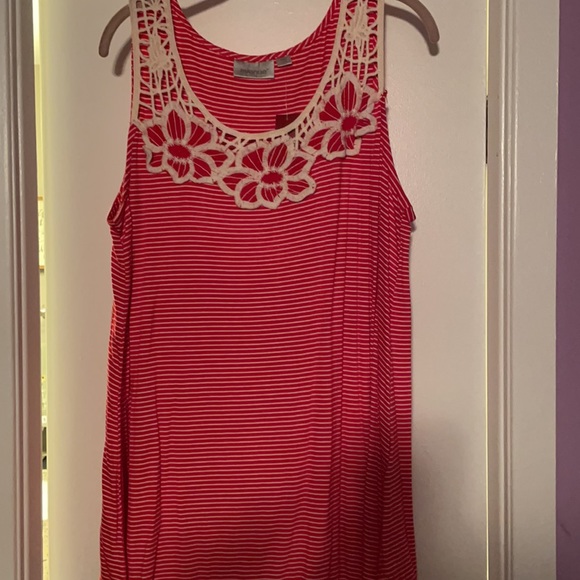 Red and white plus size swing top - Picture 2 of 2